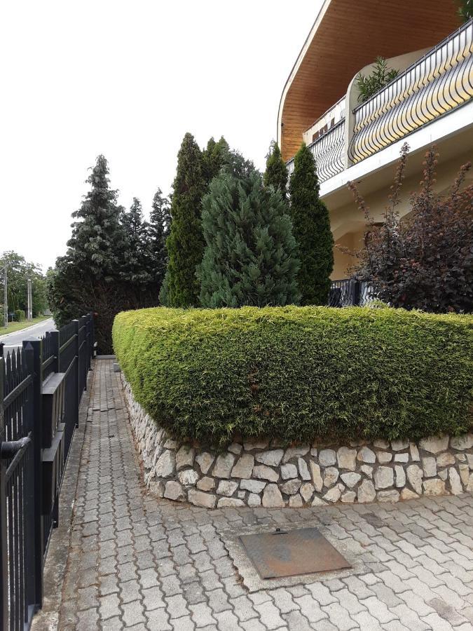 Jozefin Apartman Heviz Bagian luar foto